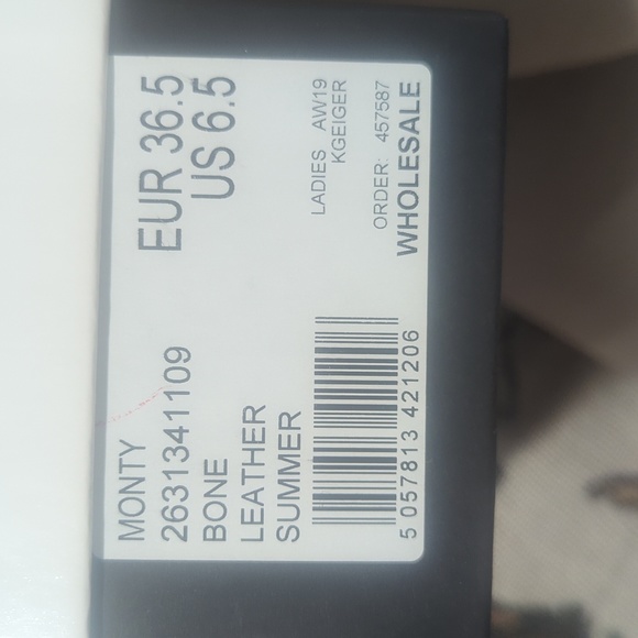 Sandals - Picture 7 of 7